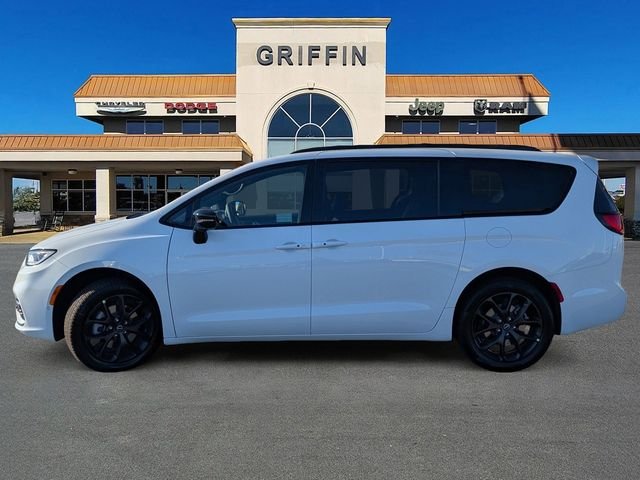 2026 Chrysler Pacifica Limited - Photo 10