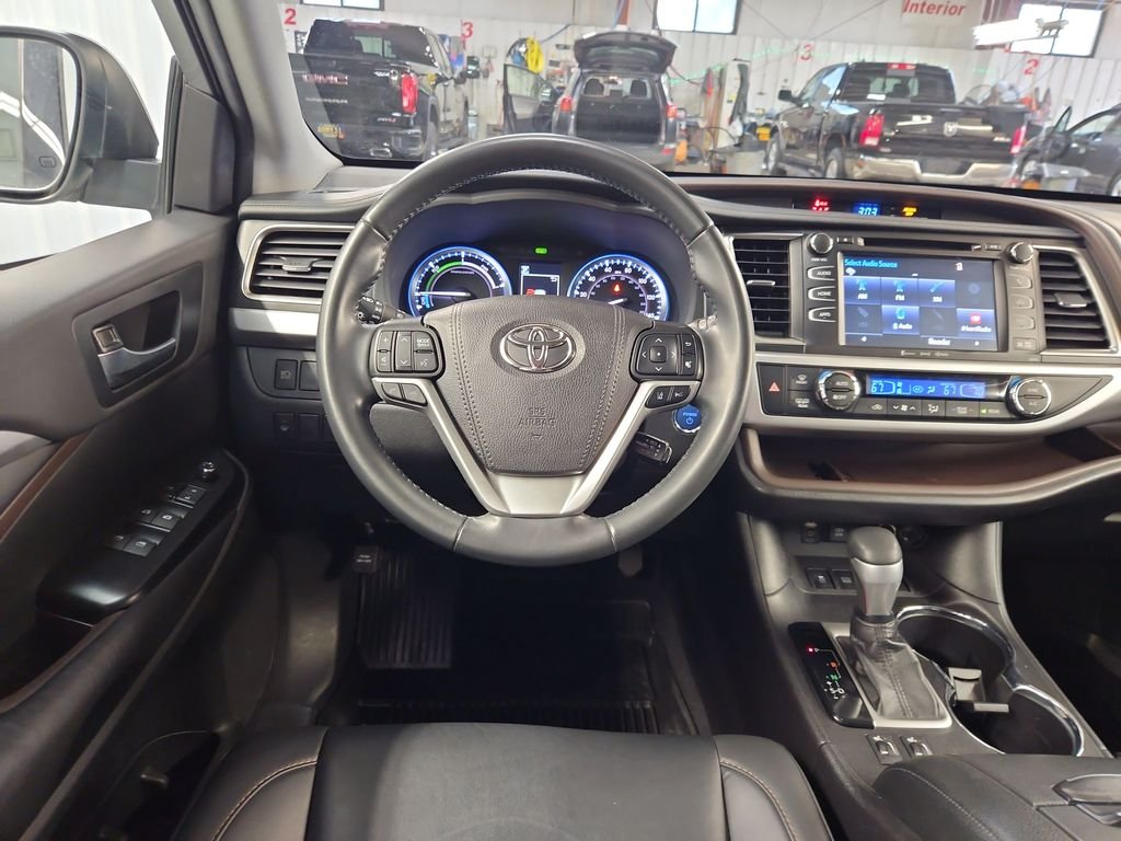 Used 2019 Silver Toyota XLE image 16