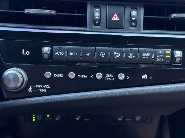 2024 Lexus ES Hybrid 300h - Photo 18