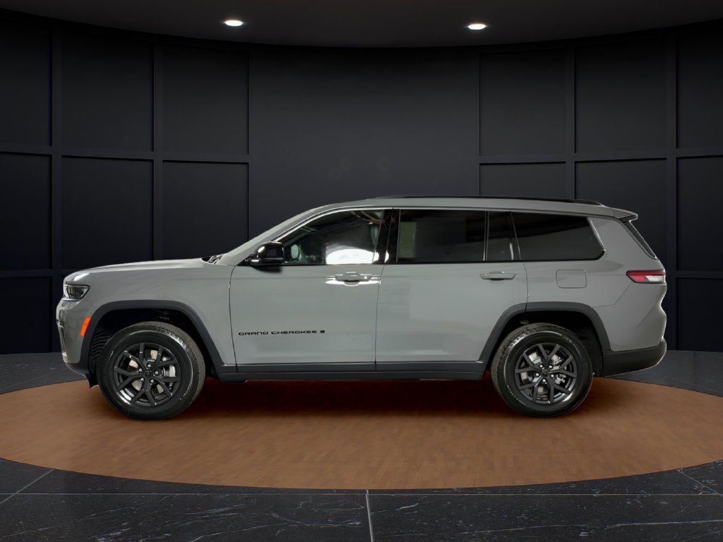 New 2027 Sting-Gray Clear-Coat Paint Jeep Laredo Altitude image 2