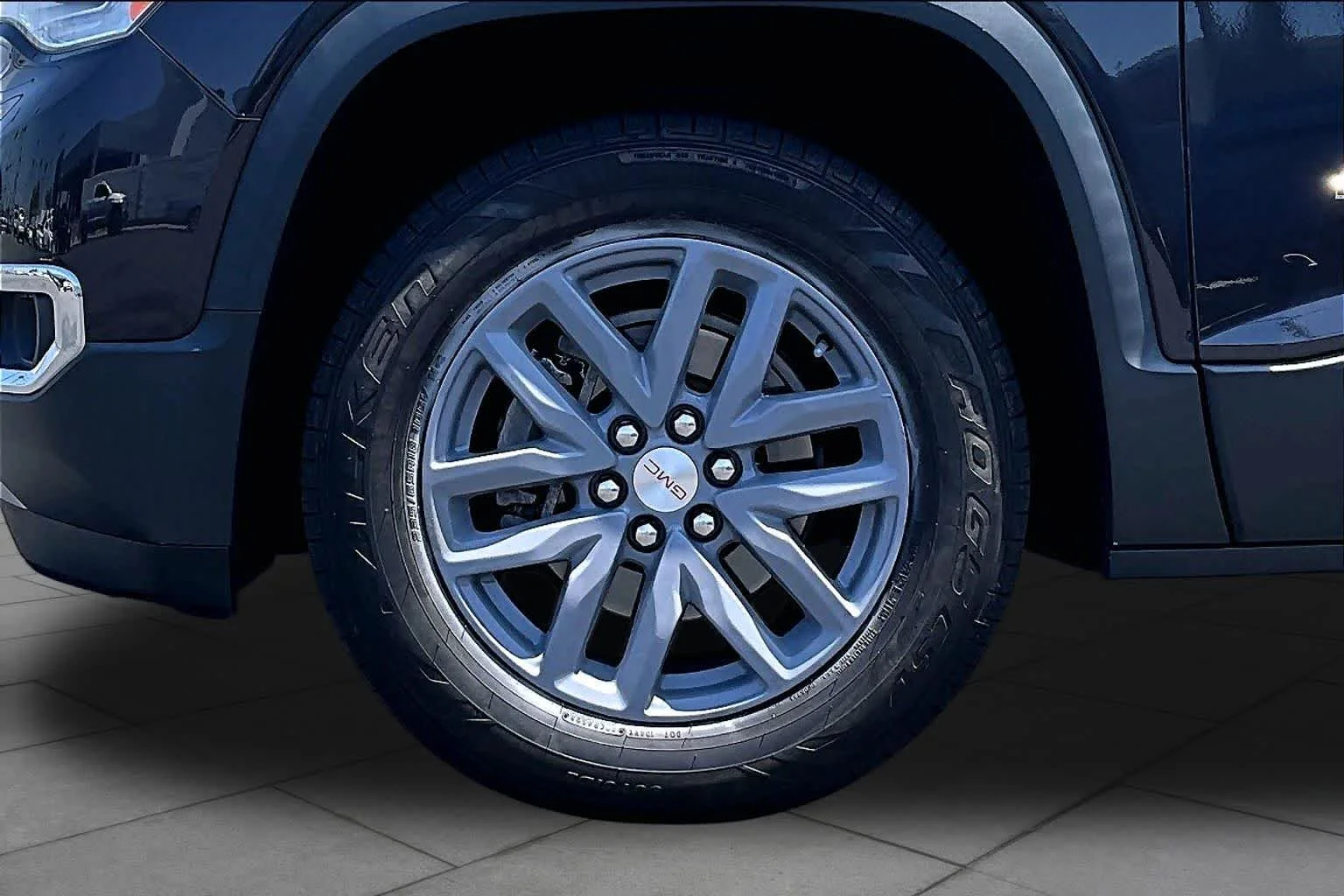 Used 2018 Iridium Metallic GMC SLT image 10
