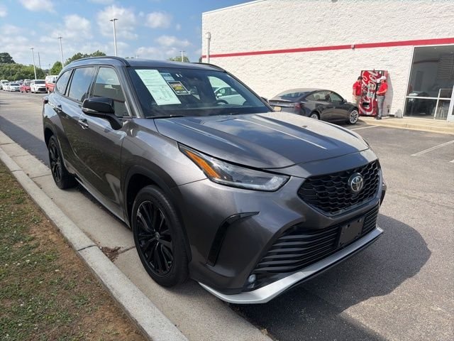 Used 2025 Gray Toyota XSE image 1