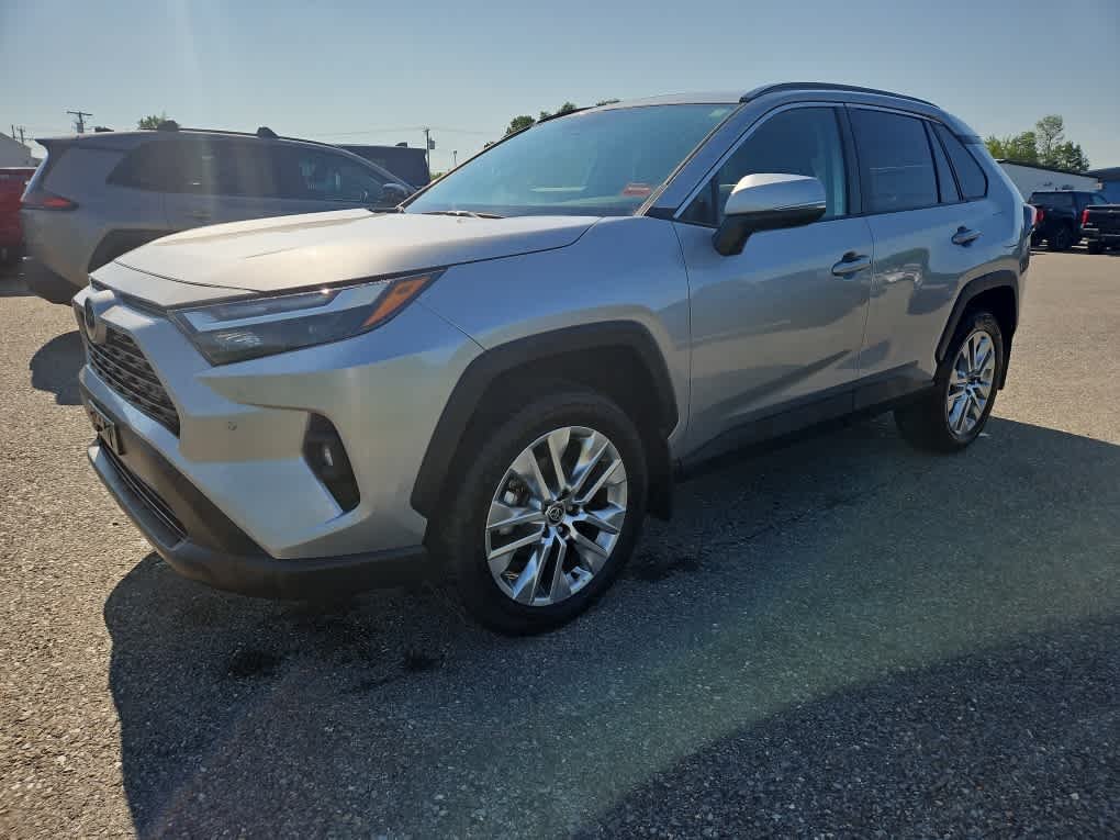 Used 2025 Silver Sky Metallic Toyota XLE Premium image 2