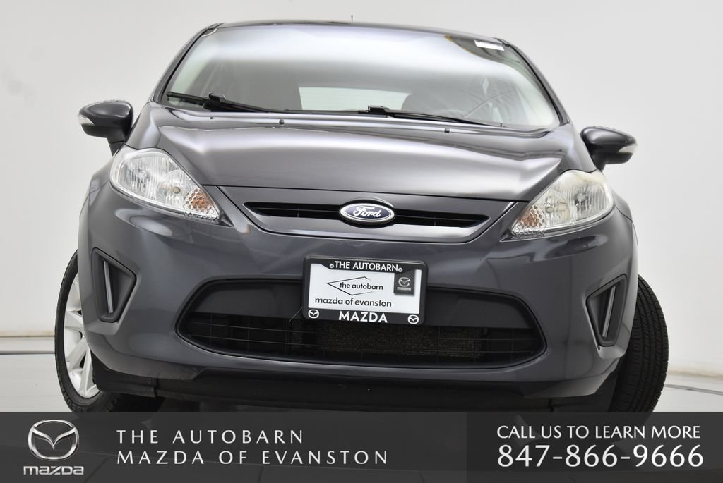 Used 2013 Gray Metallic Ford SE image 5