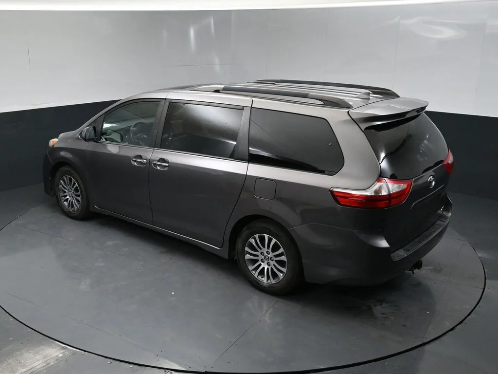 Used 2018 Gray Toyota XLE image 15