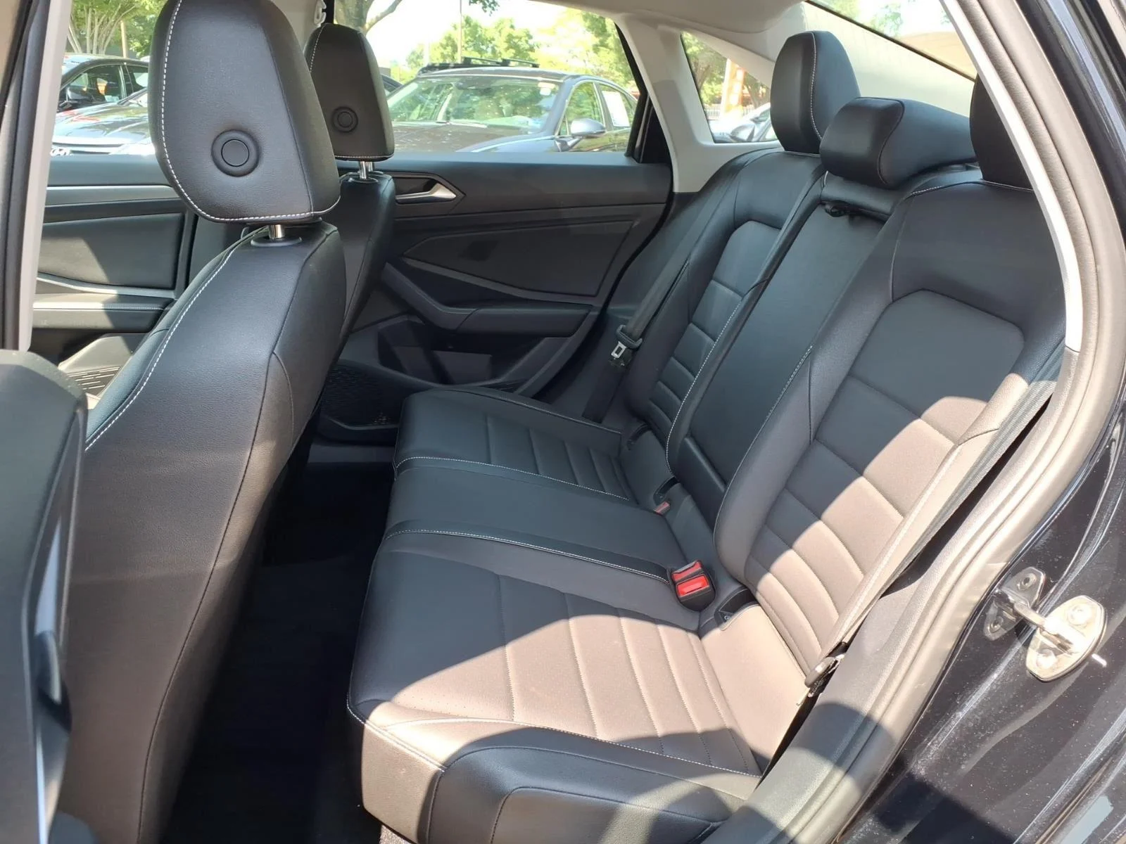 Used 2024  Volkswagen SE image 19