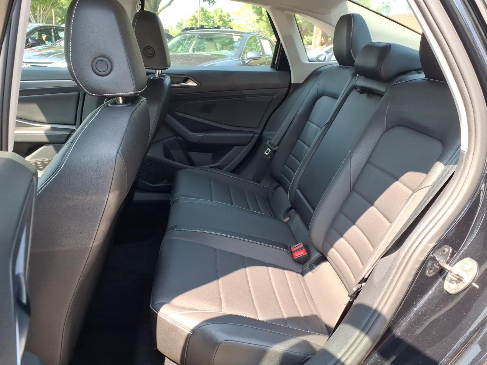 Used 2024  Volkswagen SE image 19