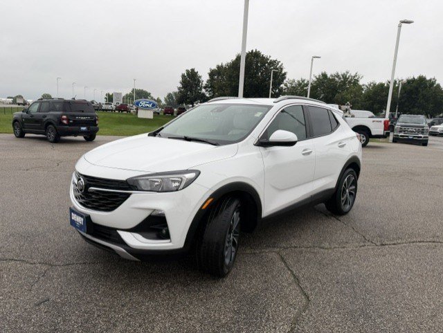 Used 2022 Summit White Buick Select image 3