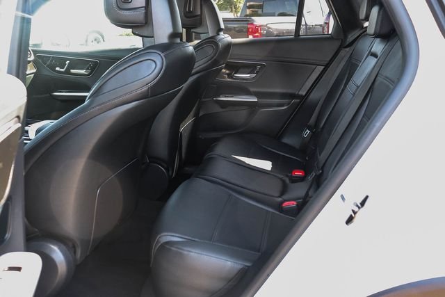 Used 2025  Mercedes-Benz GLC 300 image 20