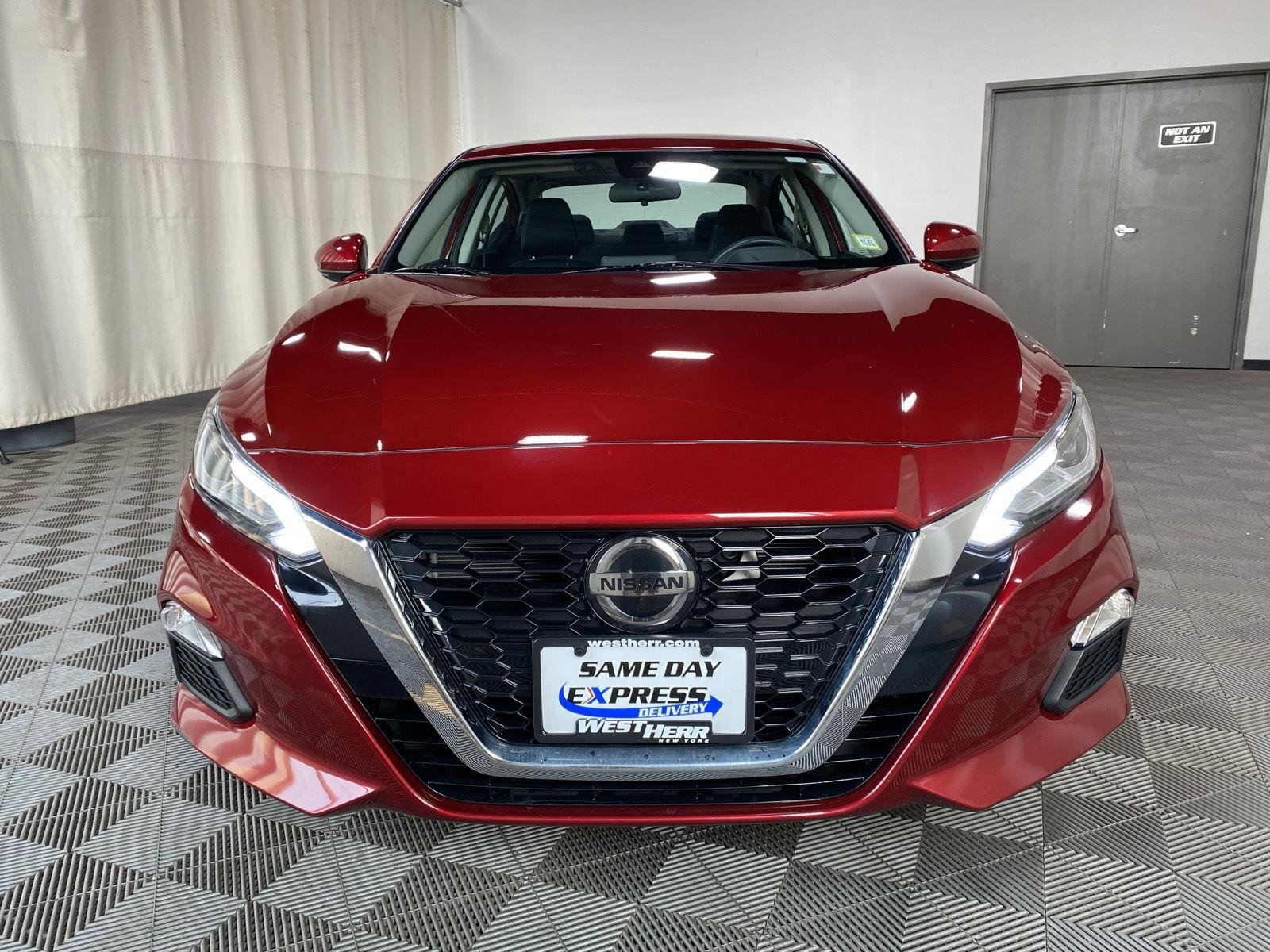 Used 2022 Scarlet Ember Tintcoat Nissan 2.5 SV image 2