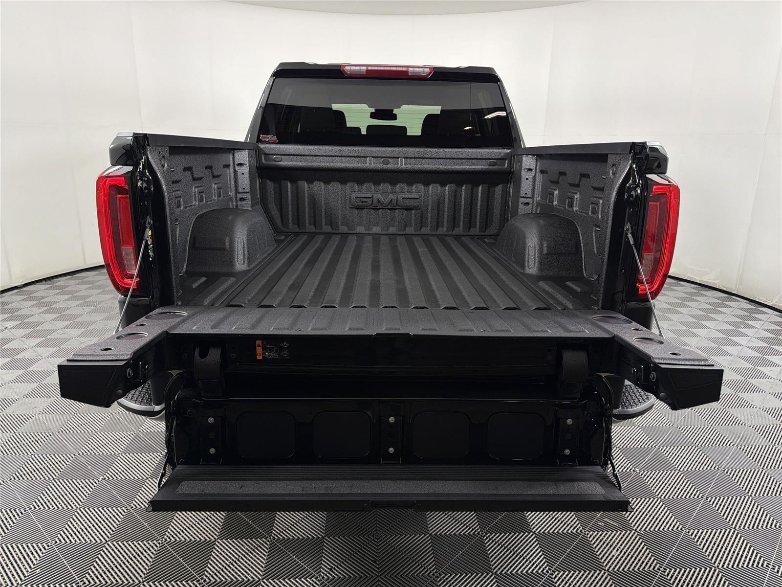 2026 GMC Sierra 1500 SLT - Photo 16