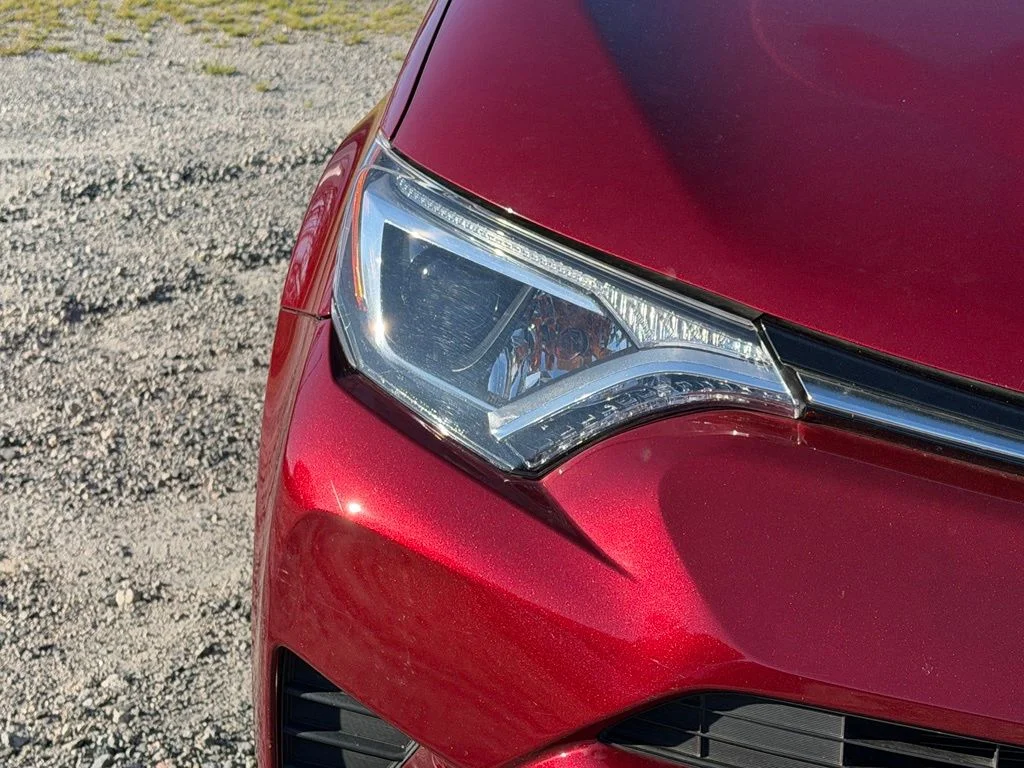 Used 2018 Red Toyota LE image 11