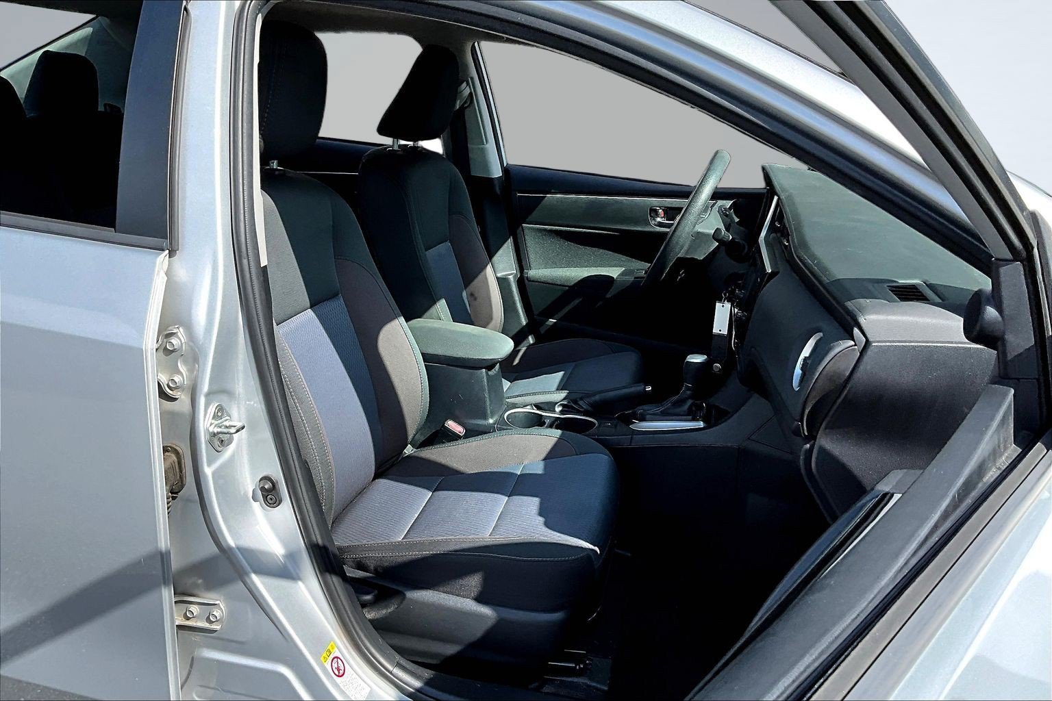 Used 2017 Silver Toyota LE image 26