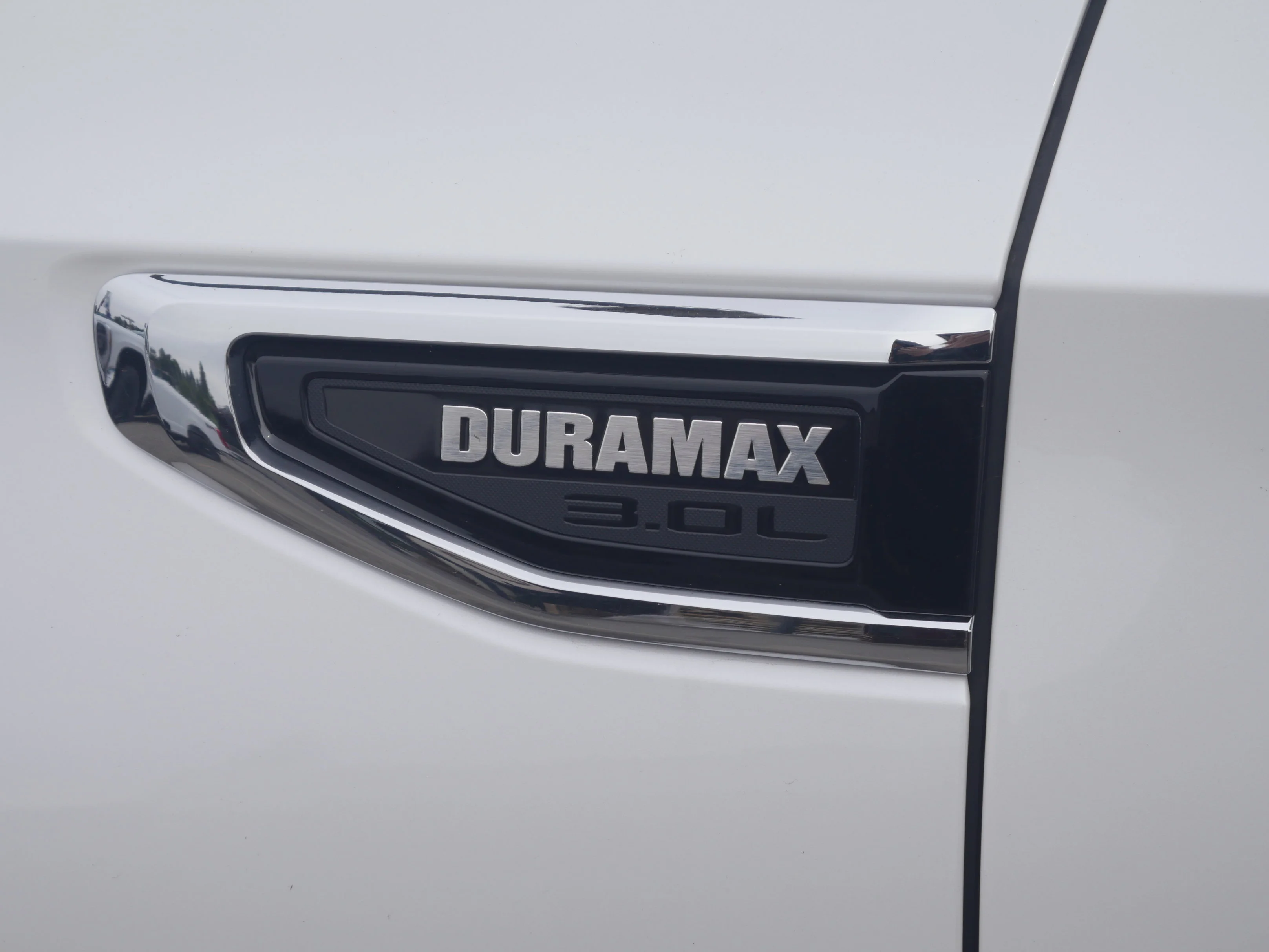 Used 2021 White Frost Tricoat GMC SLT image 19