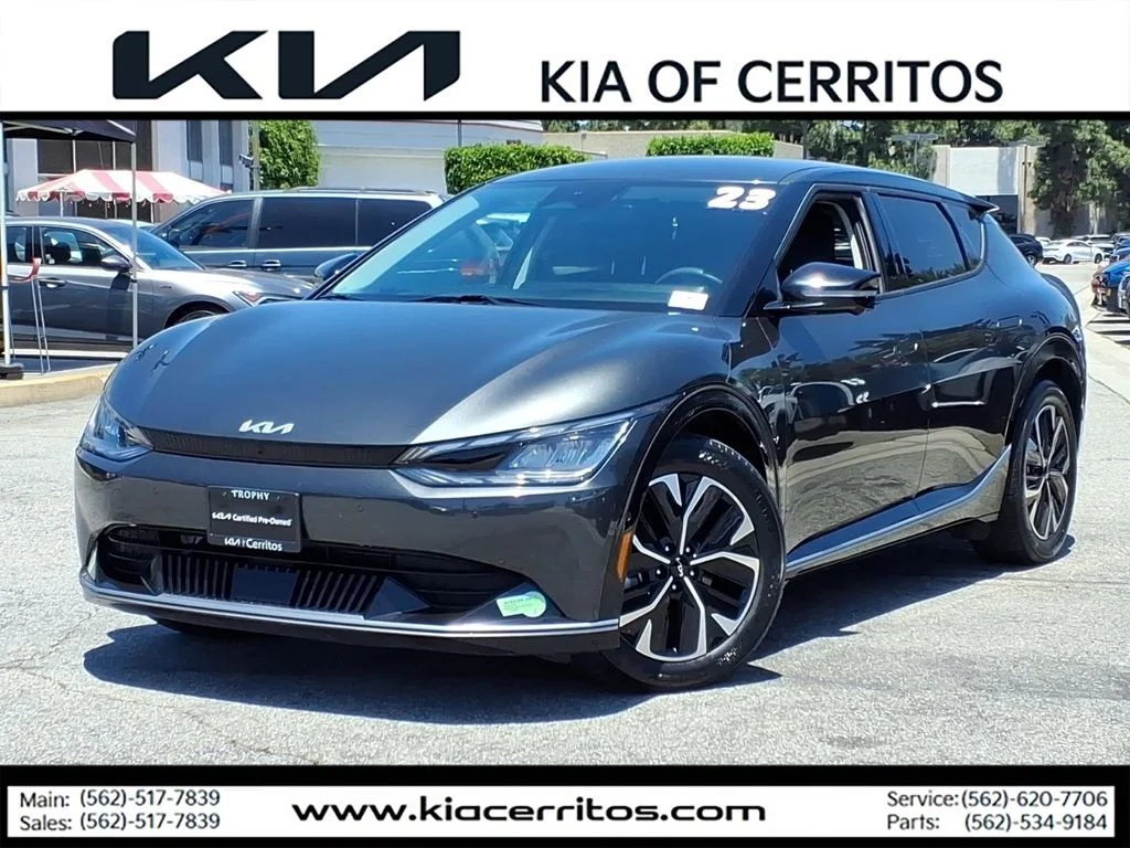 Certified Used 2023 Gray Kia Wind image 1