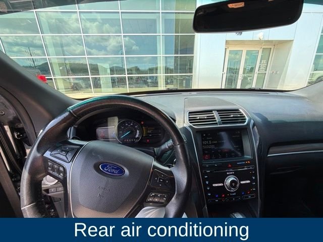 Used 2017  Ford Limited image 12