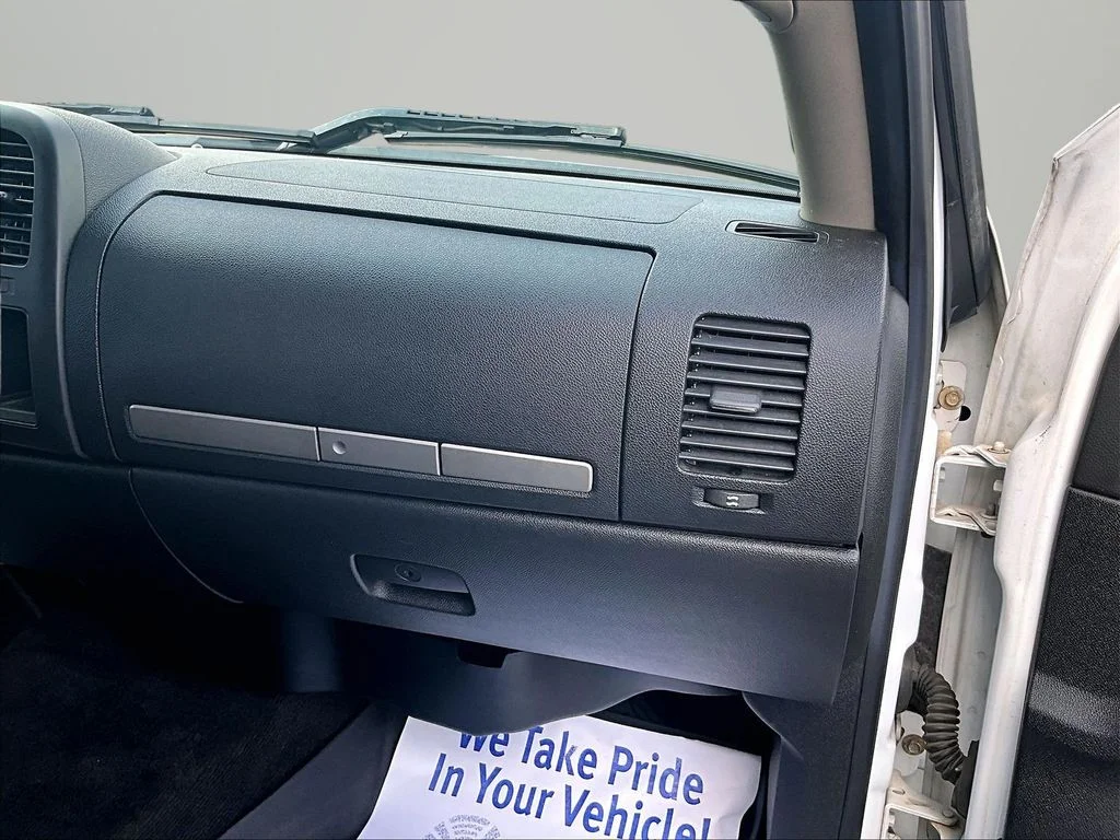 Used 2014 White GMC SLE image 16