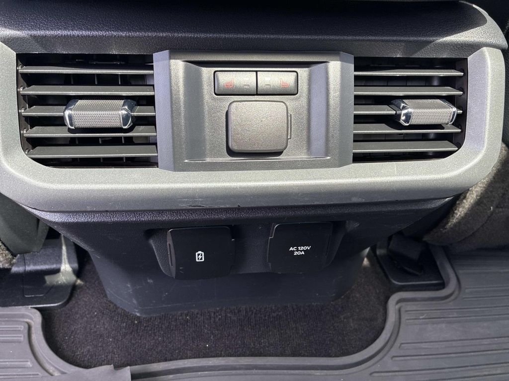 Used 2022 White Ford Lariat image 18