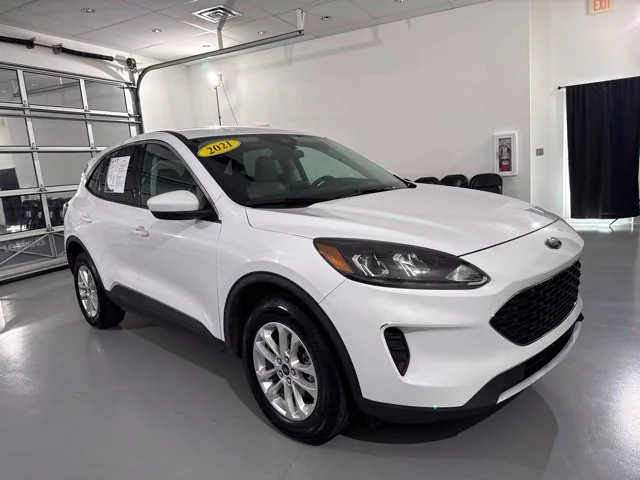 Used 2021 White Ford SE image 1