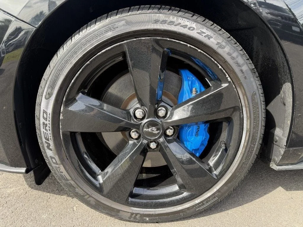 Used 2021 Shadow Black Ford GT Fastback w/ Black Accent Pkg, 10-Speed Auto & Remote Start image 9