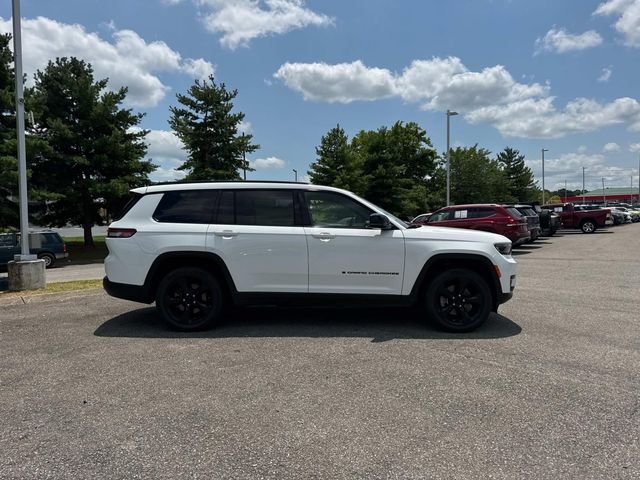 Used 2023 White Jeep Altitude image 3