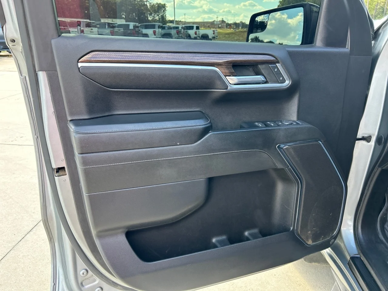 Used 2023 STERLING GRAY METALLIC Chevrolet RST image 11