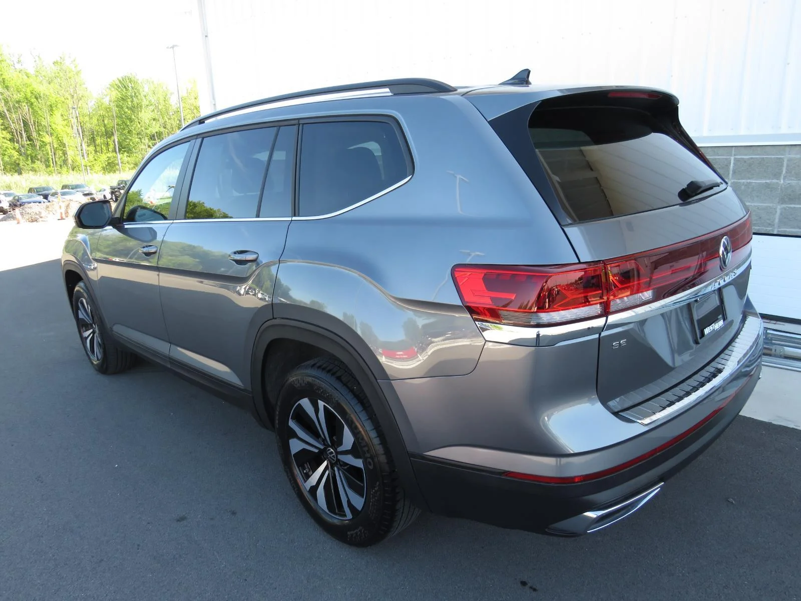 Used 2024 Platinum Gray Metallic Volkswagen 2.0T SE image 17
