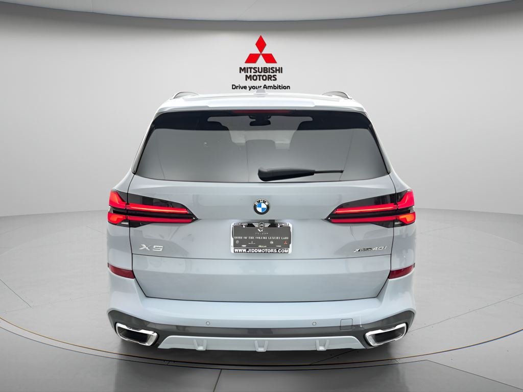Used 2026 Gray Metallic BMW xDrive40i image 5