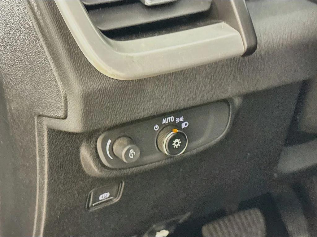 Used 2019 Black GMC SLE image 10