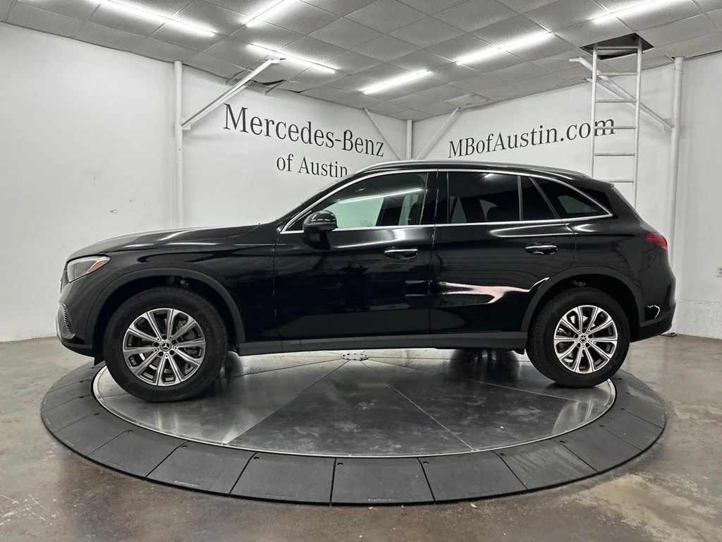 New 2026 Black Mercedes-Benz GLC 300 image 4