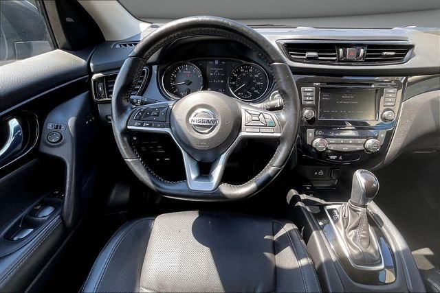 Used 2022 Gray Nissan SL image 10