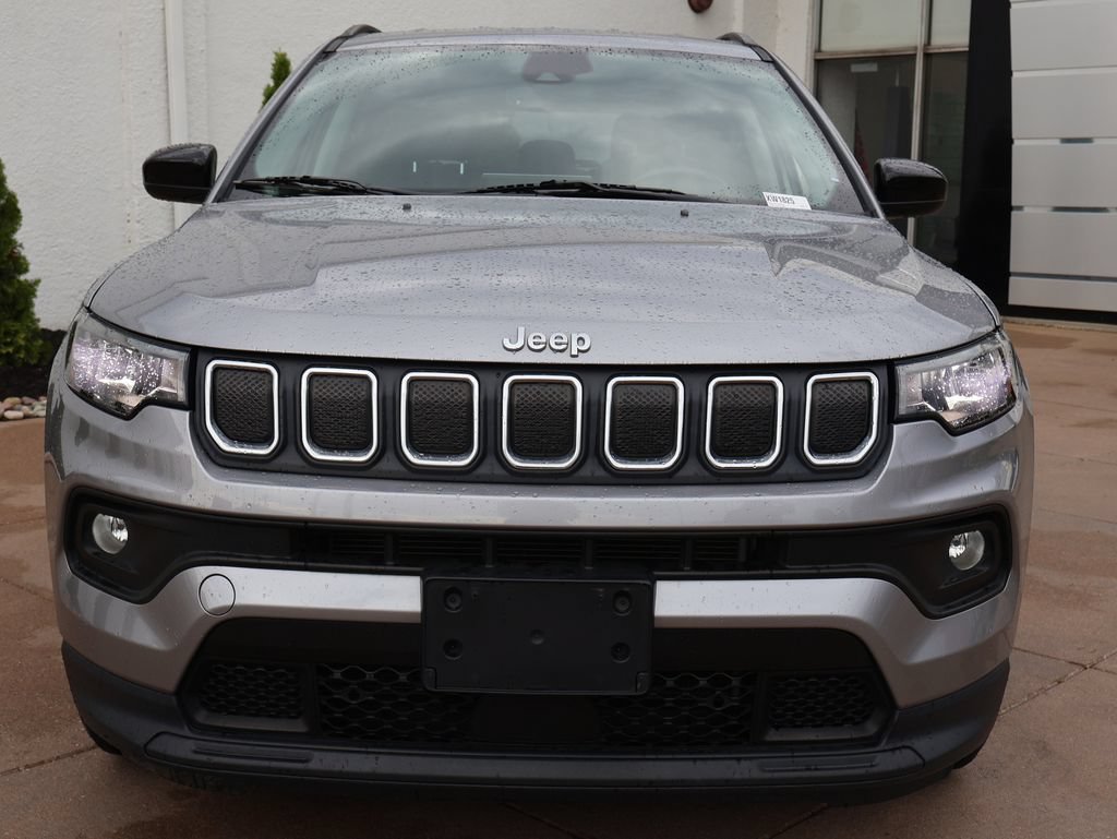 Used 2022 Jeep Compass Latitude with VIN 3C4NJCBB5NT211045 for sale in Kansas City