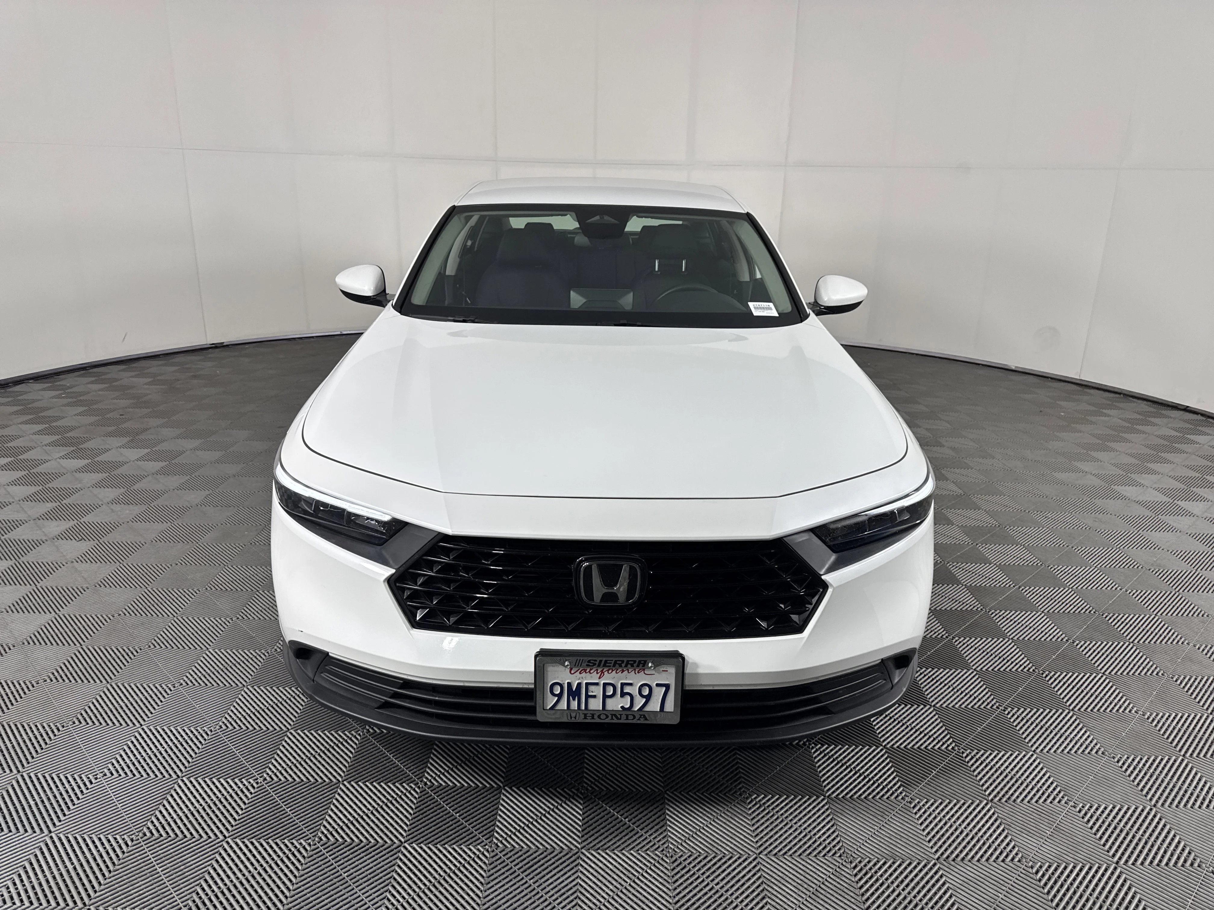 Used 2024 Platinum White Pearl Honda LX image 9