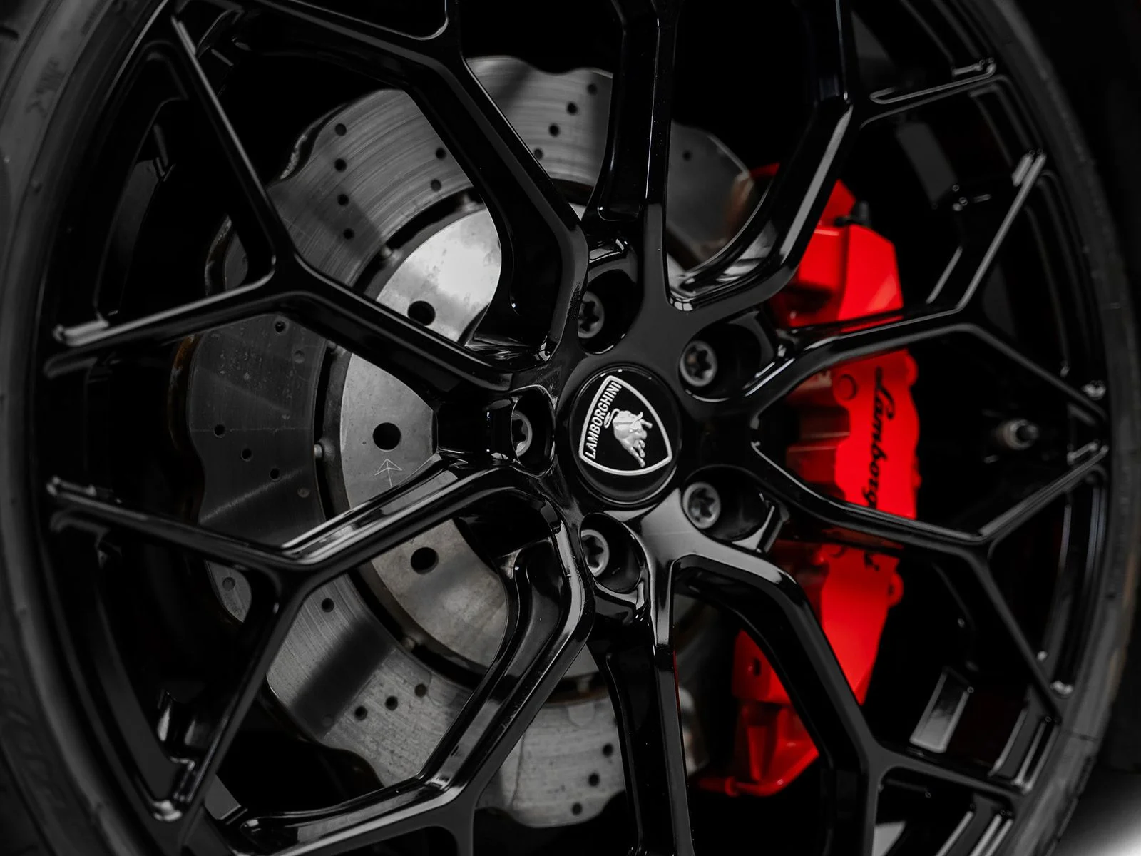 Used 2020 Red Lamborghini Base image 24