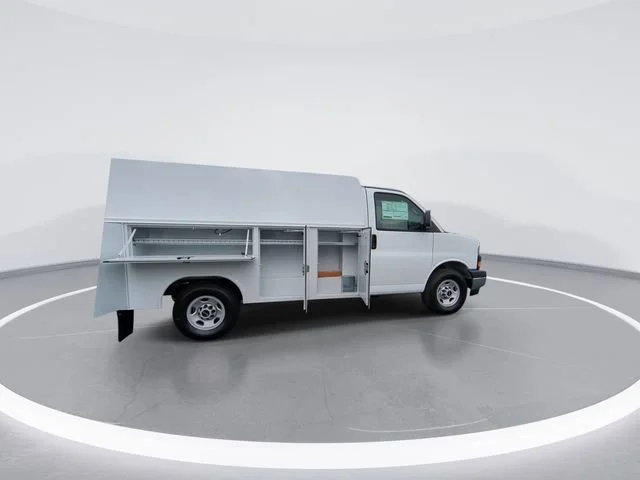 New 2025 Summit White GMC 1WT image 9