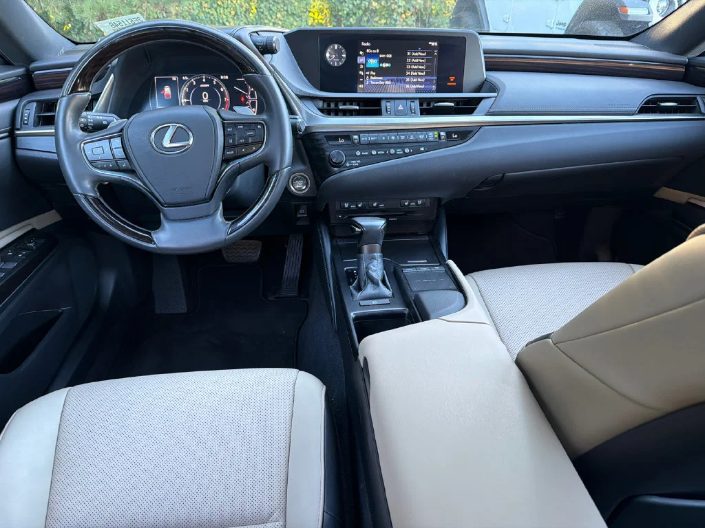 Used 2019 Silver Lexus 350 image 22