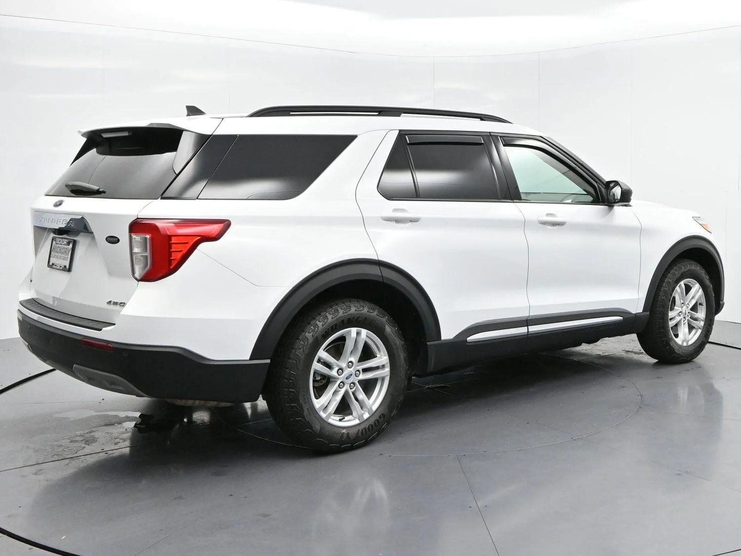 Used 2023 Oxford White Ford XLT image 7