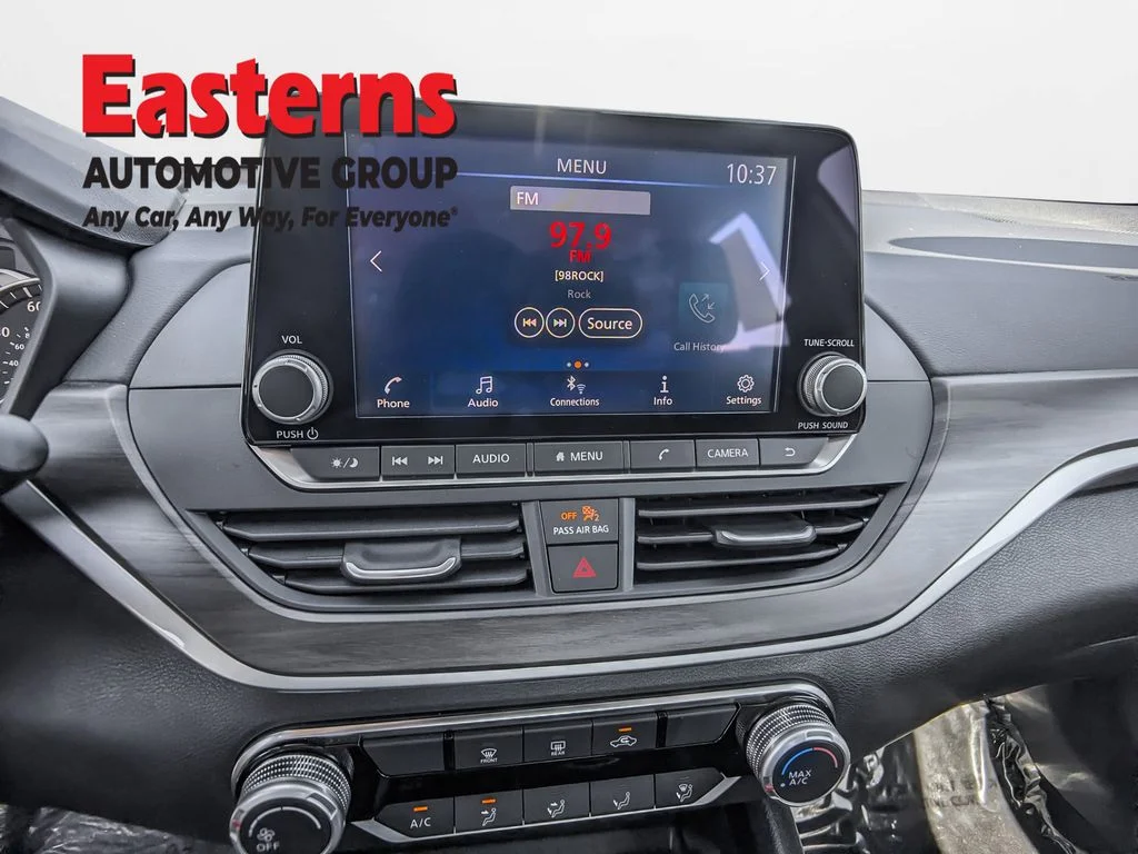 Used 2024 White Nissan 2.5 SV image 10