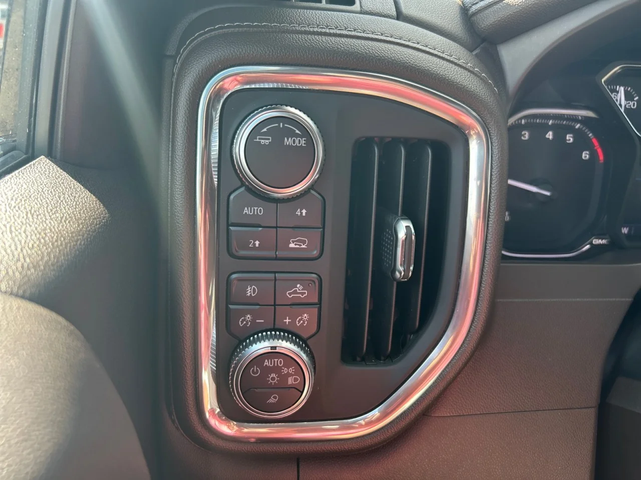 Used 2020 WHITE FROST TRICOAT GMC SLT image 15