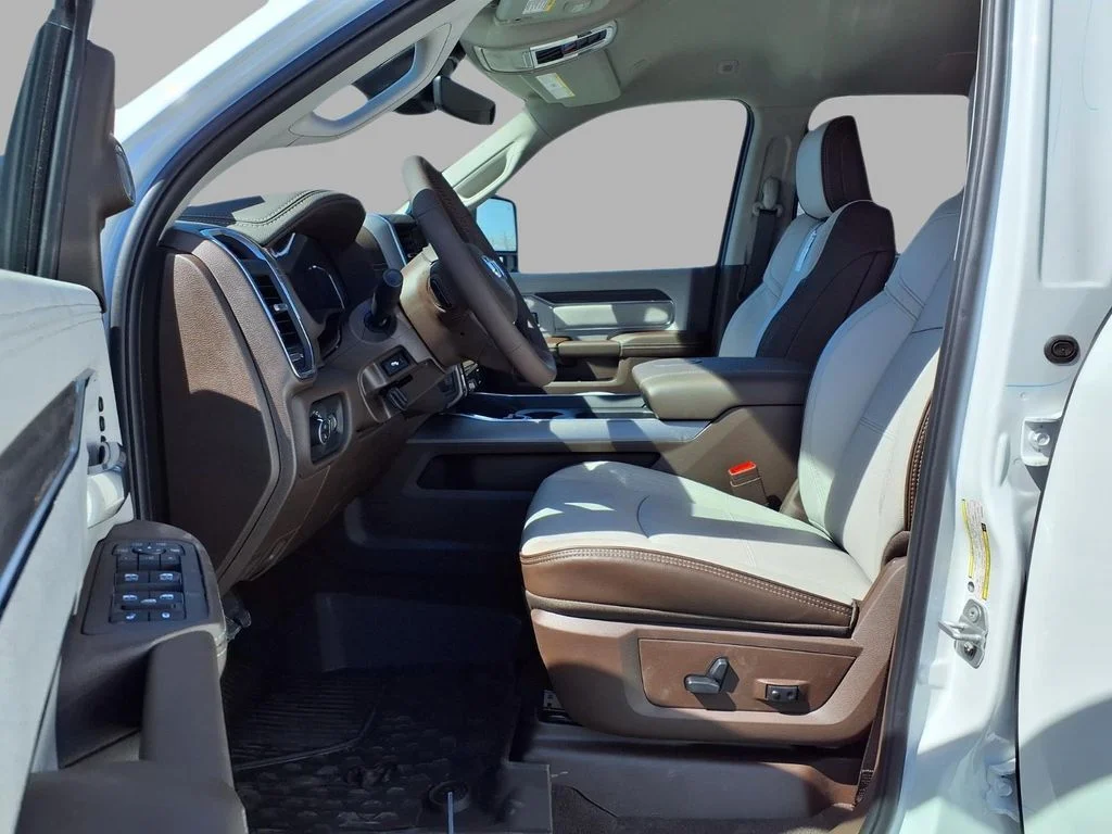 New 2026 Bright White Clear-Coat Exterior Paint RAM Laramie image 23