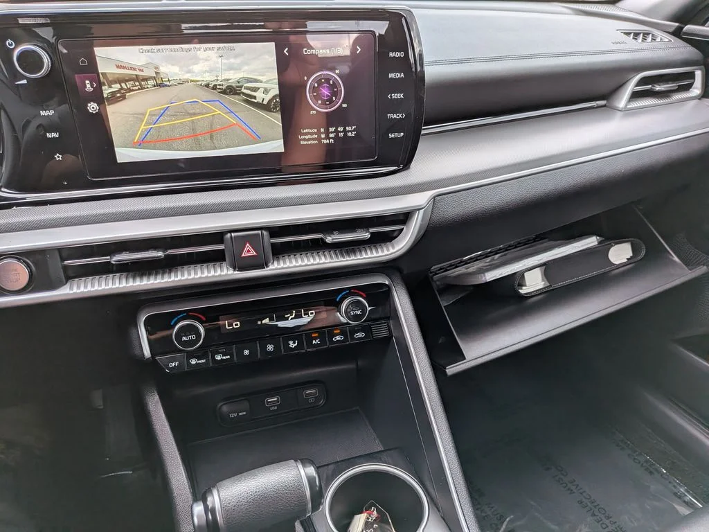 Used 2023 White Pearl Kia GT-Line image 19