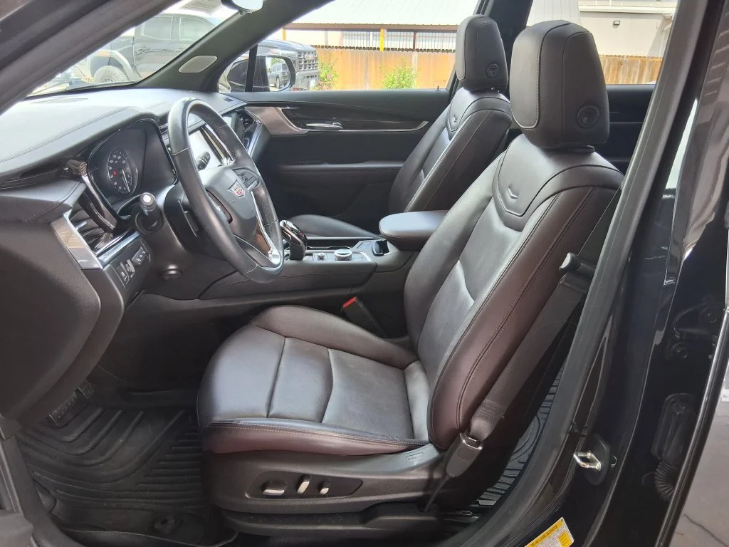 Used 2020 MANHATTAN NOIR METALLIC Cadillac FWD Premium Luxury image 18