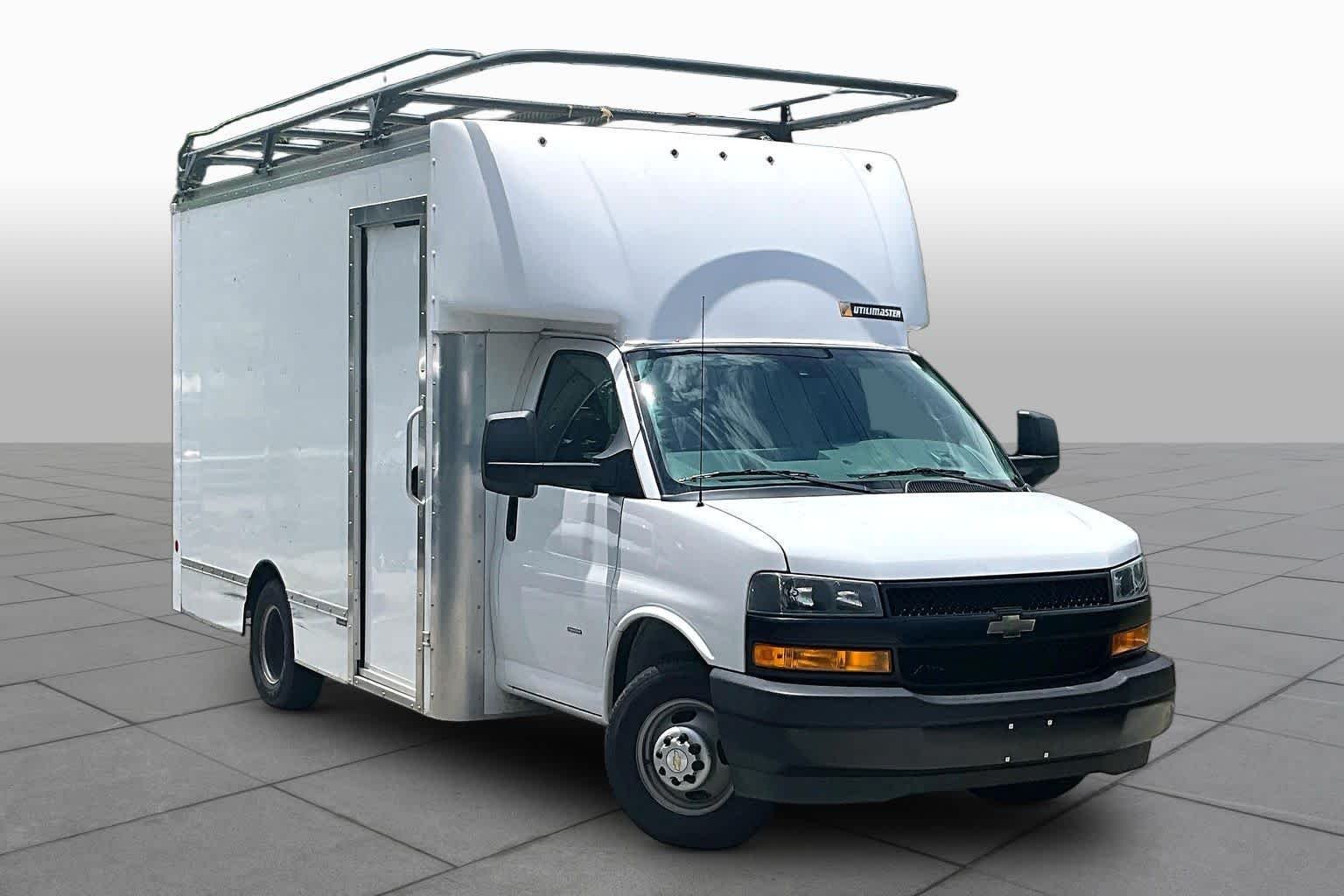 Used 2021 Summit White Chevrolet  image 3
