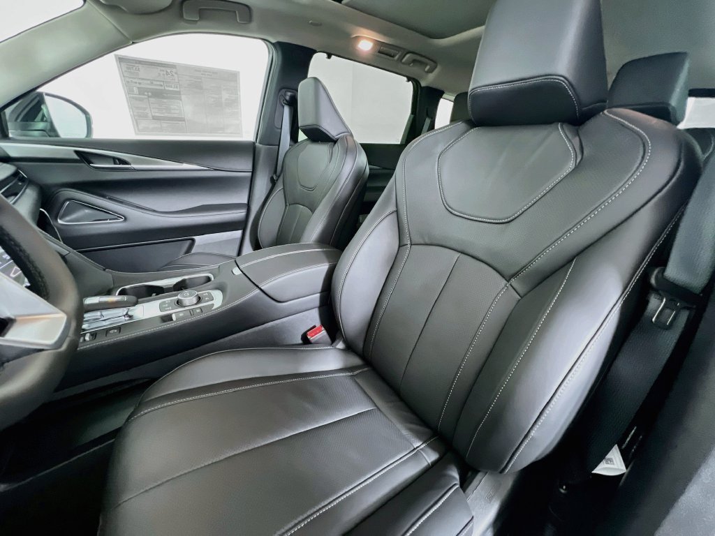 Used 2025 Warm Titanium INFINITI LUXE image 22