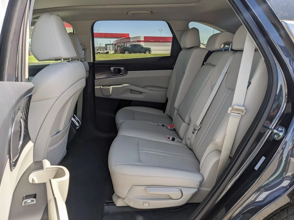 2025 Kia Sorento S - Photo 22