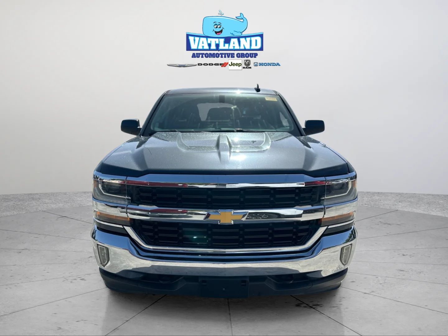 Used 2018 Graphite Metallic Chevrolet LT image 21