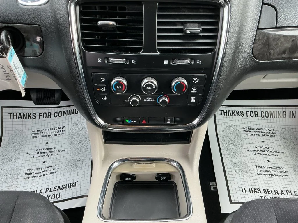Used 2014 Red Dodge SXT image 21