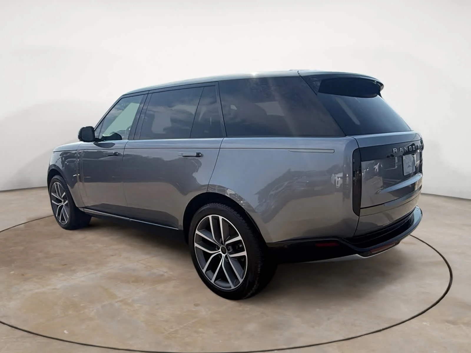 New 2026 Eiger Grey Land Rover P530 LWB 7 Seat image 3
