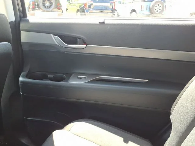 Used 2021 White Hyundai SEL image 24