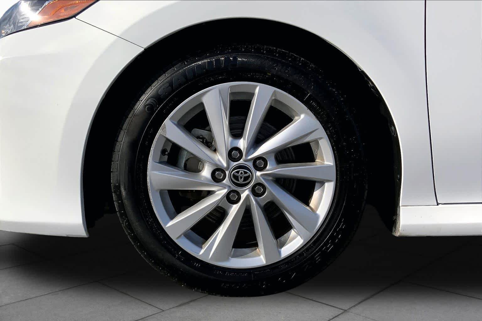 Used 2023 Ice Cap Toyota LE image 11